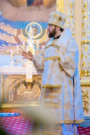 Митрополит Игнатий и митрополит Владимир совершили Божественную литургию в Свято-Духовском соборе г. Саратова