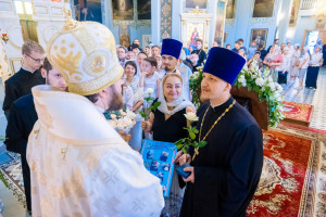 Митрополит Игнатий и митрополит Владимир совершили Божественную литургию в Свято-Духовском соборе г. Саратова