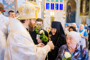 Митрополит Игнатий и митрополит Владимир совершили Божественную литургию в Свято-Духовском соборе г. Саратова