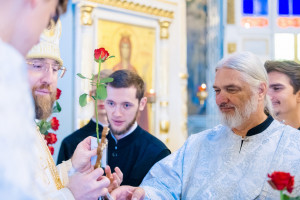 Митрополит Игнатий и митрополит Владимир совершили Божественную литургию в Свято-Духовском соборе г. Саратова