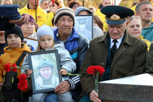 В парке Победы увековечили память погибших земляков в ходе специальной военной операции