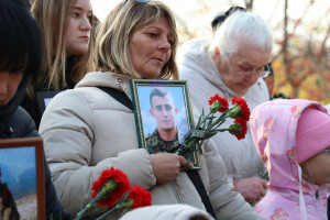 В парке Победы увековечили память погибших земляков в ходе специальной военной операции