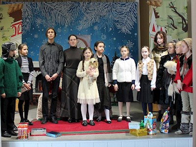 Театральная студия «Радость» представила спектакль «Кукла рождественской девочки»