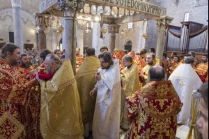 В день памяти святителя Николая Чудотворца Митрополит Лонгин возглавил Литургию в верхнем храме базилики святителя Николая г. Бари (Италия)