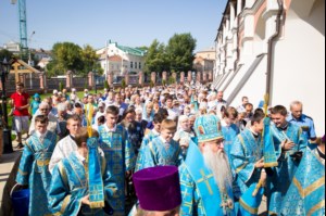 Литургия в Свято-Троицком кафедральном соборе Саратова