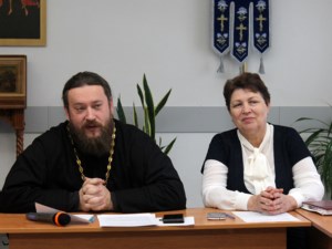 В гимназии прошел круглый стол по итогам проекта «Святые маяки русской истории: подвиг новомучеников»