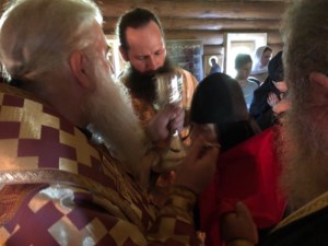 Божественная литургия в храме-часовне в честь иконы Божией Матери «Достойно есть» с. Великово (Костромская область)