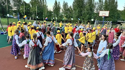 В «Солнечном» прошла веселая и красочная вечёрка