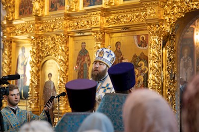 Божественная литургия в Свято-Троицком кафедральном соборе г. Саратова