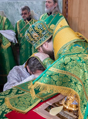 Митрополит Игнатий совершил Божественную литургию в Свято-Иоанновском женском монастыре с. Алексеевка Хвалынского района