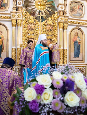 Митрополит Игнатий совершил Божественную литургию в храме Всех святых, в земле Русской просиявших, г. Саратова