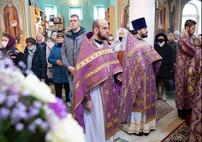 Митрополит Игнатий совершил Божественную литургию в храме Всех святых, в земле Русской просиявших, г. Саратова