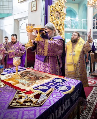 Митрополит Игнатий совершил Божественную литургию в храме Всех святых, в земле Русской просиявших, г. Саратова