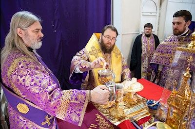 Митрополит Игнатий совершил Божественную литургию в храме Всех святых, в земле Русской просиявших, г. Саратова