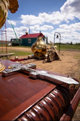 Митрополит Игнатий освятил кресты, купола и колокола Ильинского храма с. Лопуховка Аткарского района