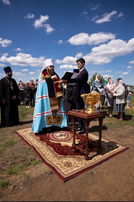 Митрополит Игнатий освятил кресты, купола и колокола Ильинского храма с. Лопуховка Аткарского района