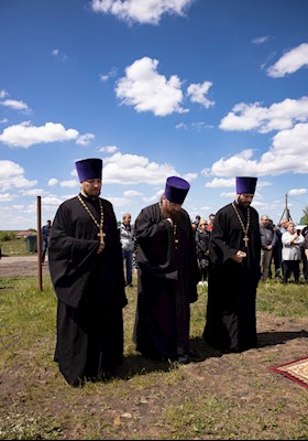 Митрополит Игнатий освятил кресты, купола и колокола Ильинского храма с. Лопуховка Аткарского района
