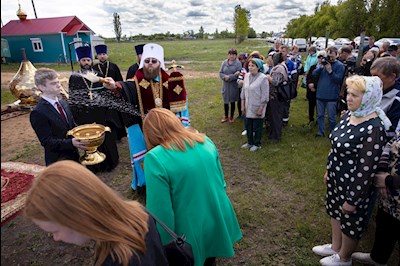 Митрополит Игнатий освятил кресты, купола и колокола Ильинского храма с. Лопуховка Аткарского района