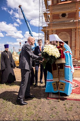 Митрополит Игнатий освятил кресты, купола и колокола Ильинского храма с. Лопуховка Аткарского района