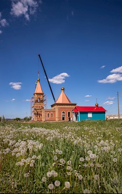 Митрополит Игнатий освятил кресты, купола и колокола Ильинского храма с. Лопуховка Аткарского района