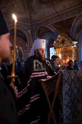 Митрополит Игнатий совершил великое повечерие с чтением канона преподобного Андрея Критского в Свято-Троицком кафедральном соборе г. Саратова