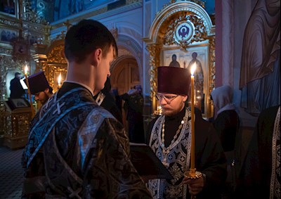 Митрополит Игнатий совершил великое повечерие с чтением канона преподобного Андрея Критского в Свято-Троицком кафедральном соборе г. Саратова