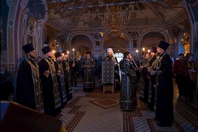 Митрополит Игнатий совершил великое повечерие с чтением канона преподобного Андрея Критского в Свято-Троицком кафедральном соборе г. Саратова