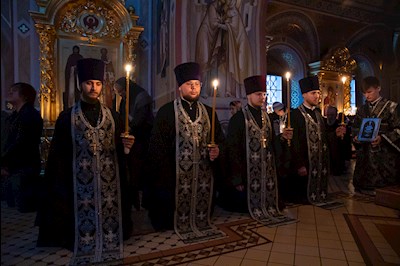 Митрополит Игнатий совершил великое повечерие с чтением канона преподобного Андрея Критского в Свято-Троицком кафедральном соборе г. Саратова