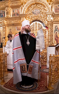 Митрополит Игнатий совершил великую вечерню в соединении с Литургией святителя Василия Великого в Свято-Троицком соборе г. Саратова