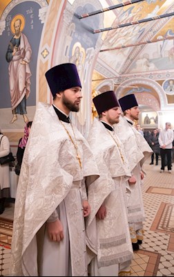 Митрополит Игнатий совершил великую вечерню в соединении с Литургией святителя Василия Великого в Свято-Троицком соборе г. Саратова