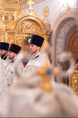 Митрополит Игнатий совершил великую вечерню в соединении с Литургией святителя Василия Великого в Свято-Троицком соборе г. Саратова