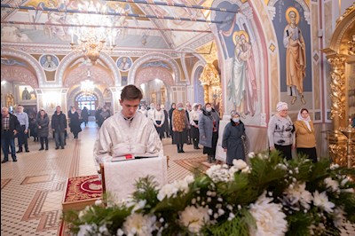 Митрополит Игнатий совершил великую вечерню в соединении с Литургией святителя Василия Великого в Свято-Троицком соборе г. Саратова