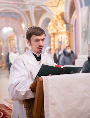 Митрополит Игнатий совершил великую вечерню в соединении с Литургией святителя Василия Великого в Свято-Троицком соборе г. Саратова