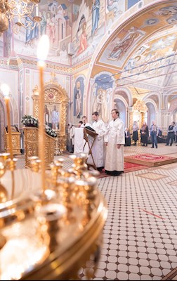 Митрополит Игнатий совершил великую вечерню в соединении с Литургией святителя Василия Великого в Свято-Троицком соборе г. Саратова