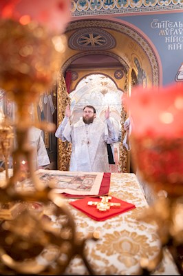 Митрополит Игнатий совершил великую вечерню в соединении с Литургией святителя Василия Великого в Свято-Троицком соборе г. Саратова