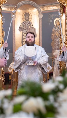 Митрополит Игнатий совершил великую вечерню в соединении с Литургией святителя Василия Великого в Свято-Троицком соборе г. Саратова