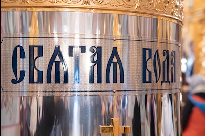 Митрополит Игнатий совершил великую вечерню в соединении с Литургией святителя Василия Великого в Свято-Троицком соборе г. Саратова
