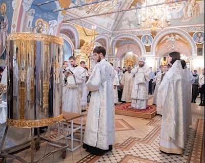 Митрополит Игнатий совершил великую вечерню в соединении с Литургией святителя Василия Великого в Свято-Троицком соборе г. Саратова