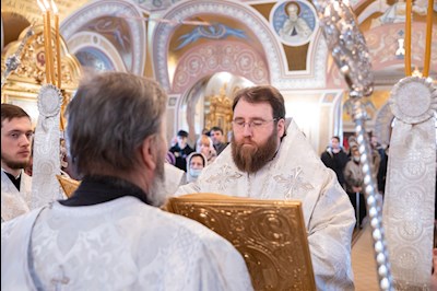 Митрополит Игнатий совершил великую вечерню в соединении с Литургией святителя Василия Великого в Свято-Троицком соборе г. Саратова