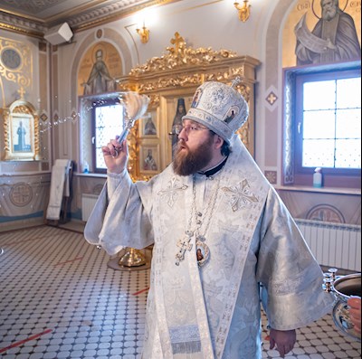 Митрополит Игнатий совершил великую вечерню в соединении с Литургией святителя Василия Великого в Свято-Троицком соборе г. Саратова