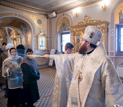 Митрополит Игнатий совершил великую вечерню в соединении с Литургией святителя Василия Великого в Свято-Троицком соборе г. Саратова