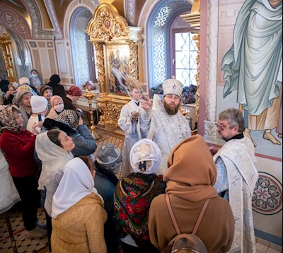 Митрополит Игнатий совершил великую вечерню в соединении с Литургией святителя Василия Великого в Свято-Троицком соборе г. Саратова