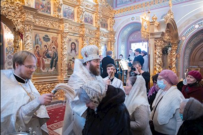 Митрополит Игнатий совершил великую вечерню в соединении с Литургией святителя Василия Великого в Свято-Троицком соборе г. Саратова
