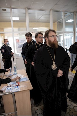 Митрополит Игнатий принял участие в голосовании на выборах в Государственную Думу