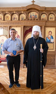 Митрополит Игнатий вручил награды сотрудникам Саратовского епархиального управления