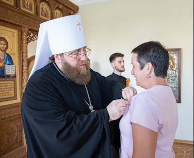 Митрополит Игнатий вручил награды сотрудникам Саратовского епархиального управления