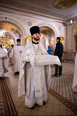 Митрополит Игнатий совершил ночное пасхальное богослужение