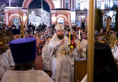 Митрополит Игнатий совершил ночное пасхальное богослужение