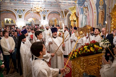 Митрополит Игнатий совершил ночное пасхальное богослужение