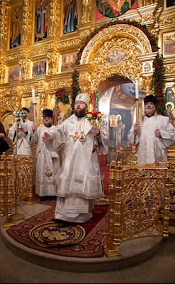 Митрополит Игнатий совершил ночное пасхальное богослужение